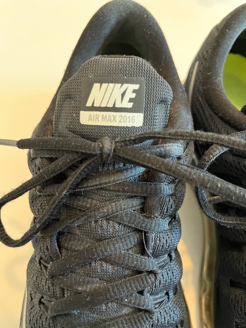 Nike Men’s Air Max 2016 Black with White Swoosh - Picture 3 of 10